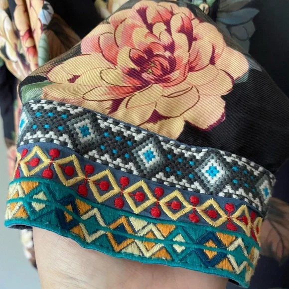 JOHNNY WAS Corey 100% SILK Boxy Blouse Mandarin Collar Embroidered Cuff Size XL - Picture 8 of 9